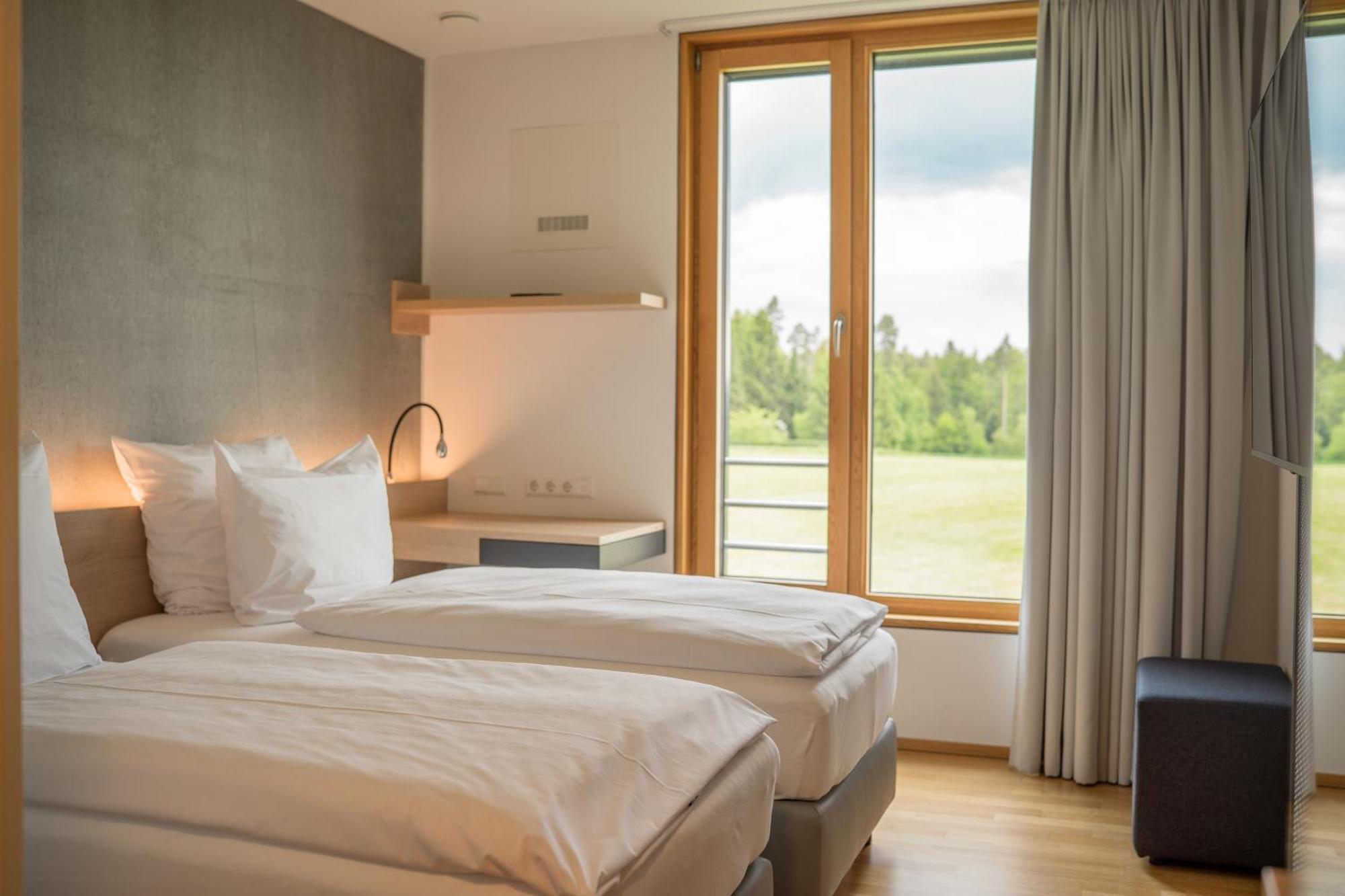 Отель Dekra Congresshotel Wart 3*