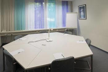 Отель Dekra Congresshotel Wart 3*