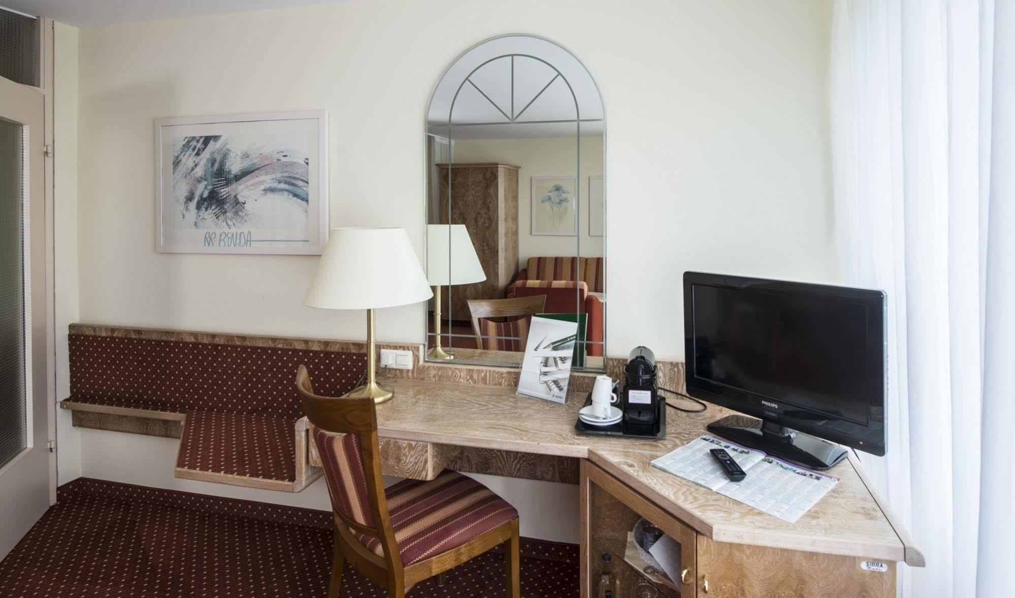 Отель Dekra Congresshotel Wart 3*