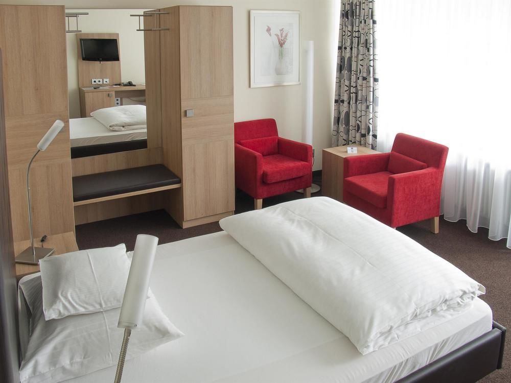 Отель Dekra Congresshotel Wart
